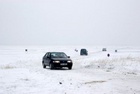 Noarootsi poolel: autod voorisid nagu highwayl.