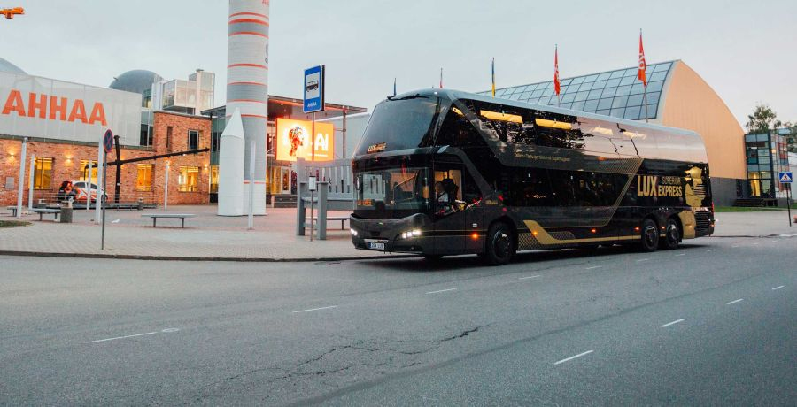 Lux Expressi kahekordne buss.
