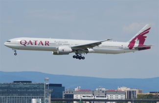 Qatar Airways lendab Boeing 777 reisilennukiga maailma pikimat otsa. Foto: (CC) Aero Icaros / Wikipedia